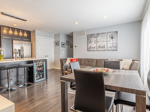 3rd image of 1421 Cove Dr #201-D
