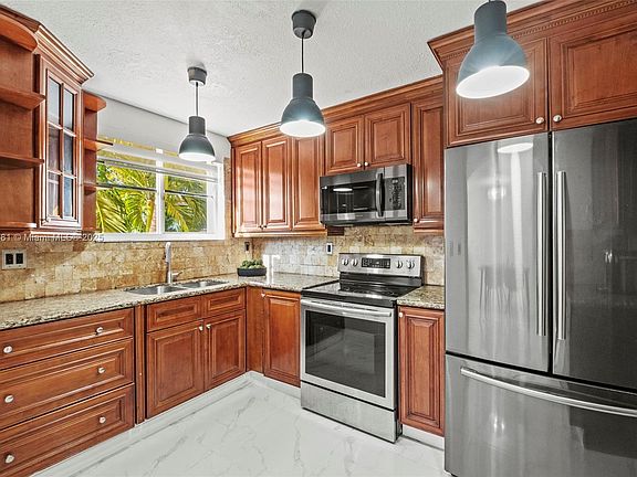 4th image of 240 NW 114th Ave #1-104