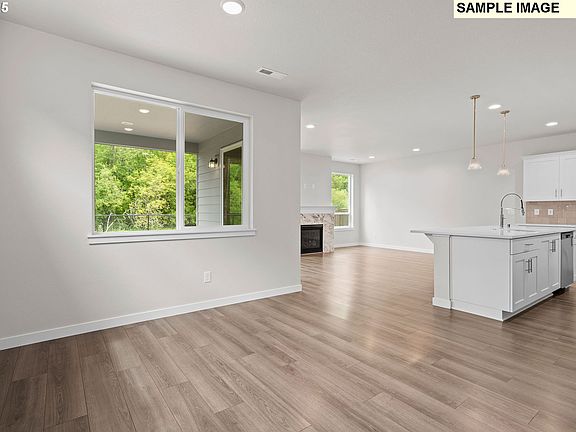 5th image of 2237 Ash St Lot 85