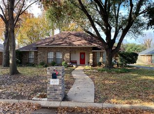 4710 Lake Park Dr, Arlington, TX 76016