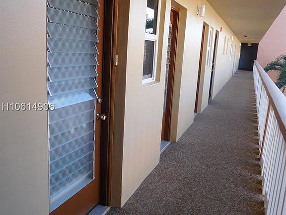 3rd image of 501 NE 14th Ave APT 305