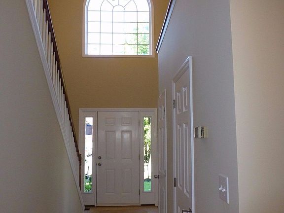 4th image of 465 Scottsdale Cir