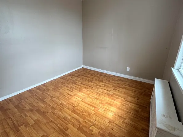 36 Spruce Street image 3 of 15