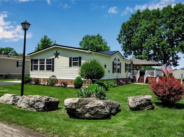 9908 Limehouse Dr, Clarence, NY 14031