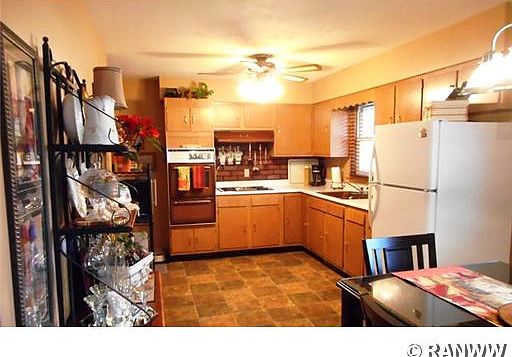 3rd image of 321 21st Ave W