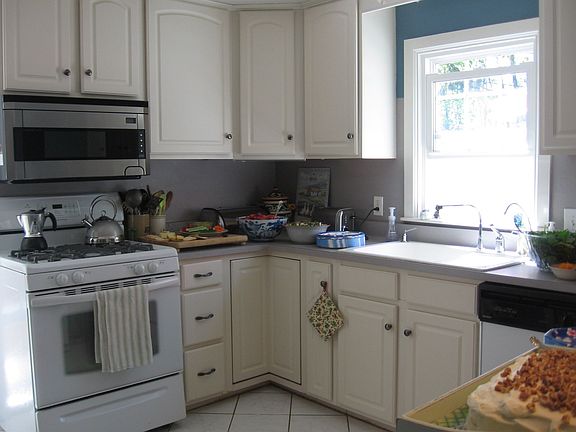 Kitchen w/stainless st appliances