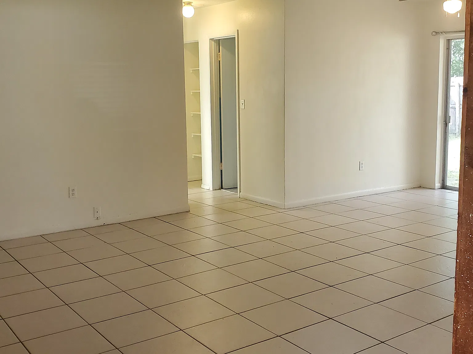 1364 N Normandy Blvd — Photo 4