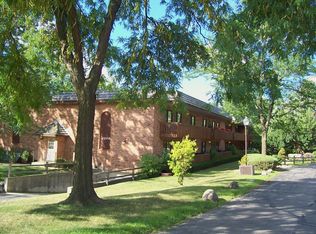 8200 Woodglen Ln APT 105, Downers Grove, IL 60516