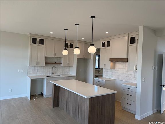 2nd image of 310 Traeger MANOR