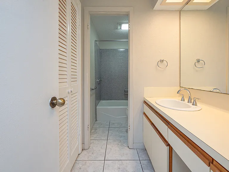 210 Oak Bay St #403 — Photo 29