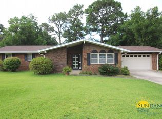 30 Walnut Ave, Shalimar, FL 32579