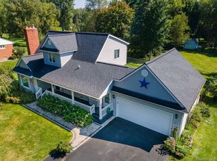 220 Arizona Ave, Rochester Hills, MI 48309