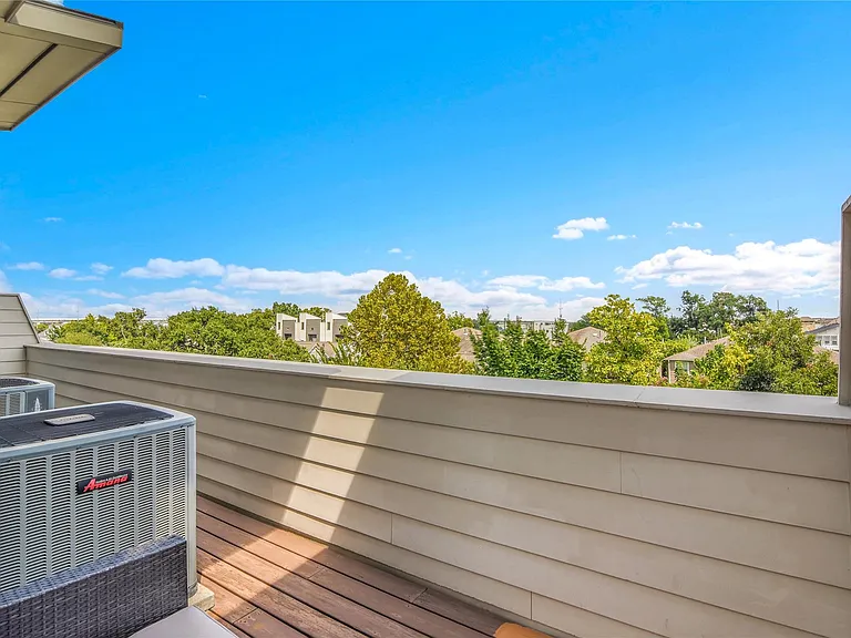 1411 Hickory St — Photo 18