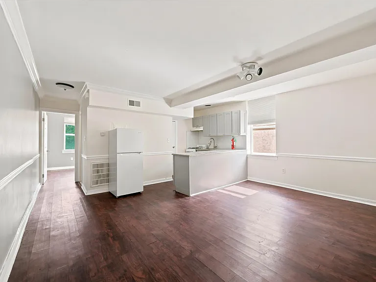 1721 W Tioga St #4 — Photo 3