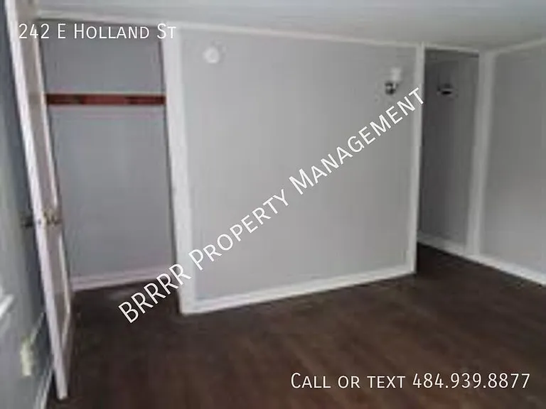 242 E Holland St — Photo 8