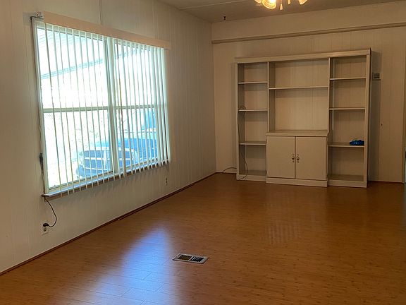 4th image of 139 Chateau Cir