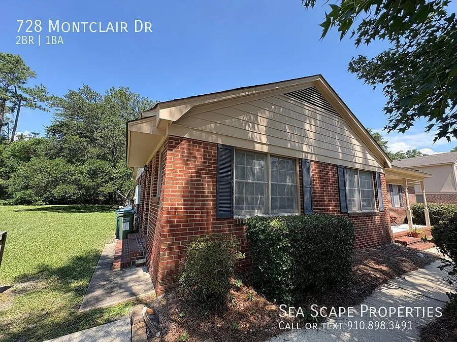 Pet Friendly 2 Bedroom, 1 Bath Duplex Close to Everything Wilmington has to Offer — Photo 1