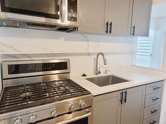4th image of 5085 Orange Ave