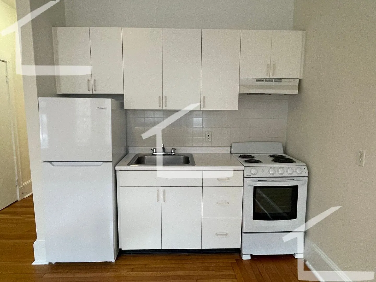 Large Studio Available 6/1/26 — Photo 3