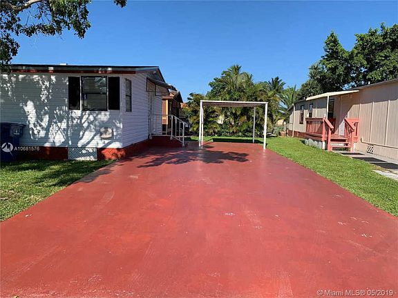 3rd image of 5426 NW 204th St