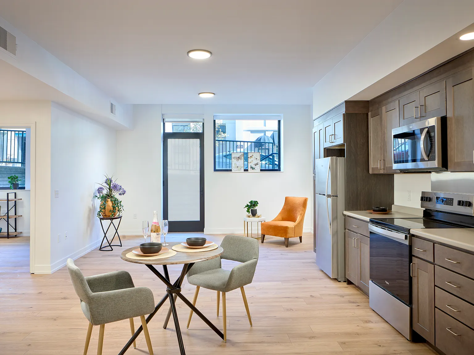 1 bed, 952 sqft, $1,089 — Photo 1