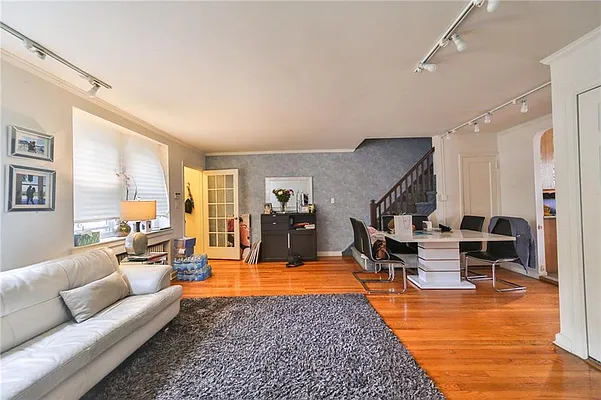 Sold by Remax Edge | media 3