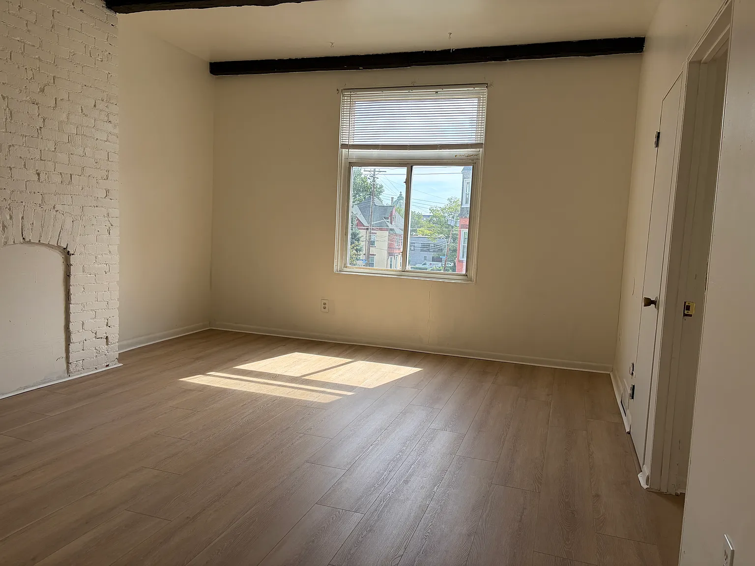 300 Amber St — Photo 4