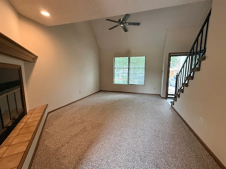 712 SW 37th St #714 — Photo 2