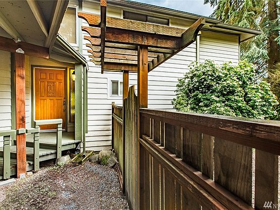 2nd image of 8424 Sumac Ct SE