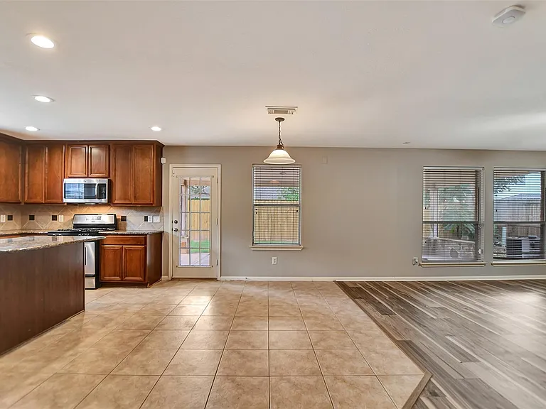 5410 Spring Oak Dr — Photo 12