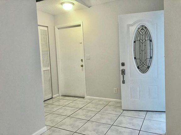 5th image of 5614 Lincoln Cir E