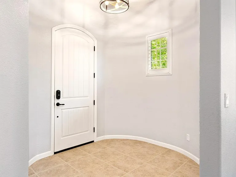 1166 Villagio Dr — Photo 5