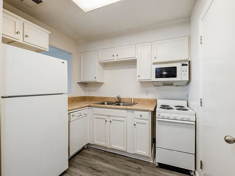 Village Green Apartment Homes — Photo 57