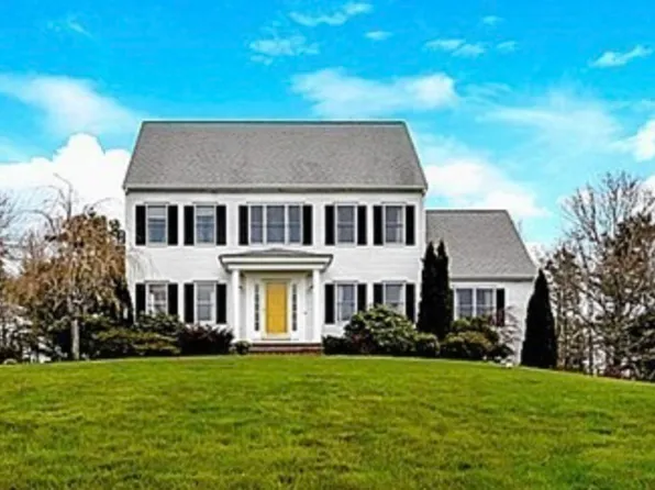 3 Edgewood Cir, Plymouth, MA 02360