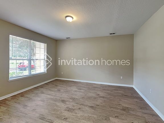 5th image of 2861 Saint Clair St