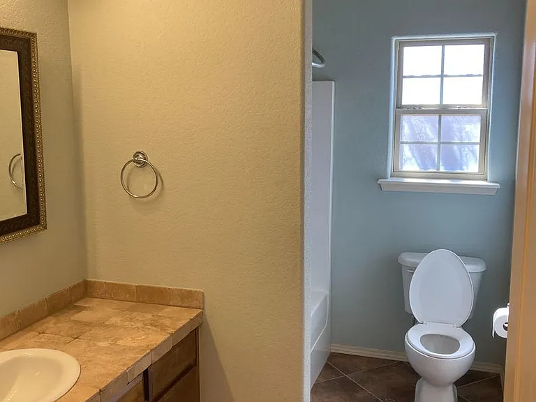 720 Venice St — Photo 6