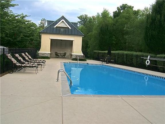 3rd image of 21 Harbor Cove Dr