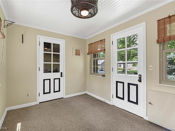2nd image of 5998 Maplecliff Dr