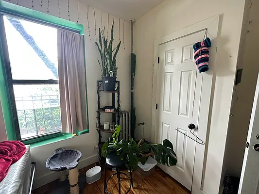 Rented by Premier Metro Realty Corp | media 8