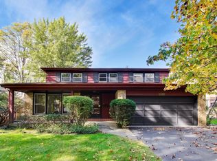 1220 Brook Ln, Glenview, IL 60025