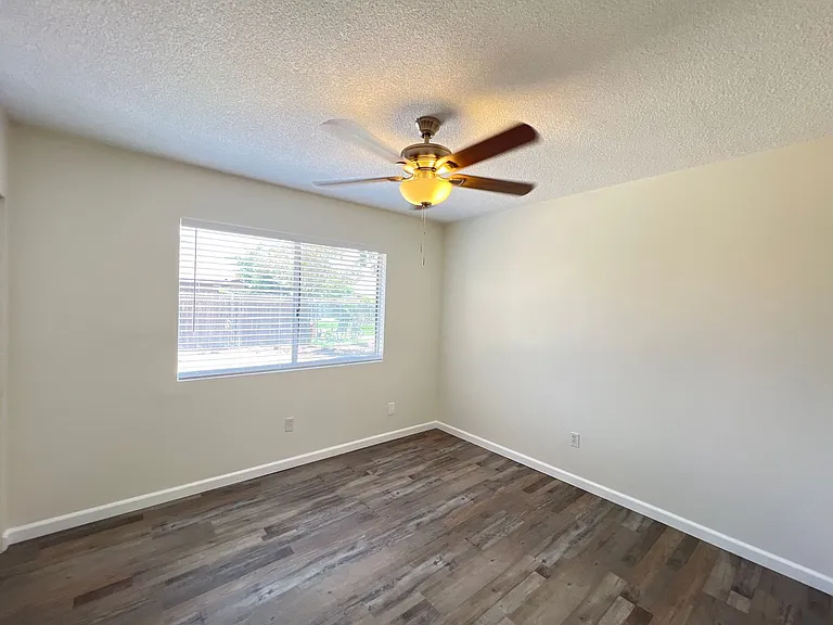 10917 Cave Ave — Photo 14