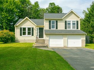3258 Green Tree Dr, Walworth, NY 14568