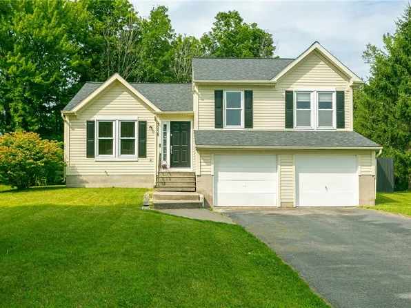 3258 Green Tree Dr, Walworth, NY 14568