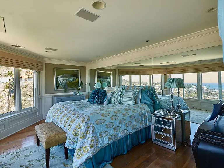 Master suite bedroom