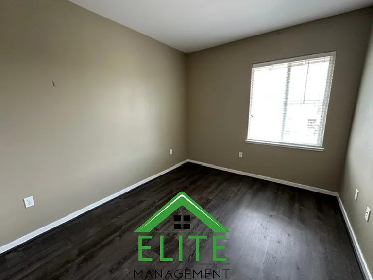 1084 Navigator Dr — Photo 10