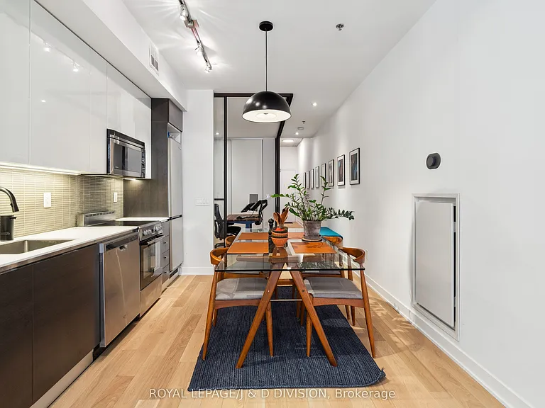 8 Dovercourt Rd #207 — Photo 8