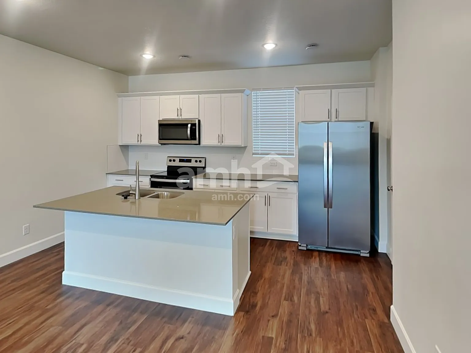 3 bed, 2.5 bath, 1603 sqft, $2,130 — Photo 4