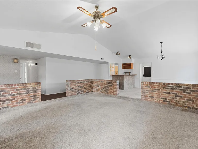 7612 Jerome Dr — Photo 5