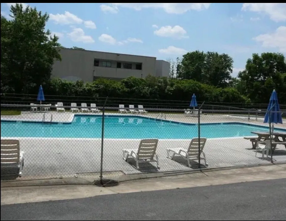 2 bed, 986 sqft, $1,600 — Photo 3