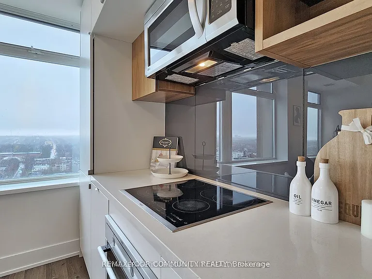 111 Saint Clair Ave W #1828 — Photo 15